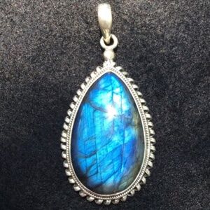 NEW~Gorgeous Handcrafted 925 Silver Labradorite Pendant